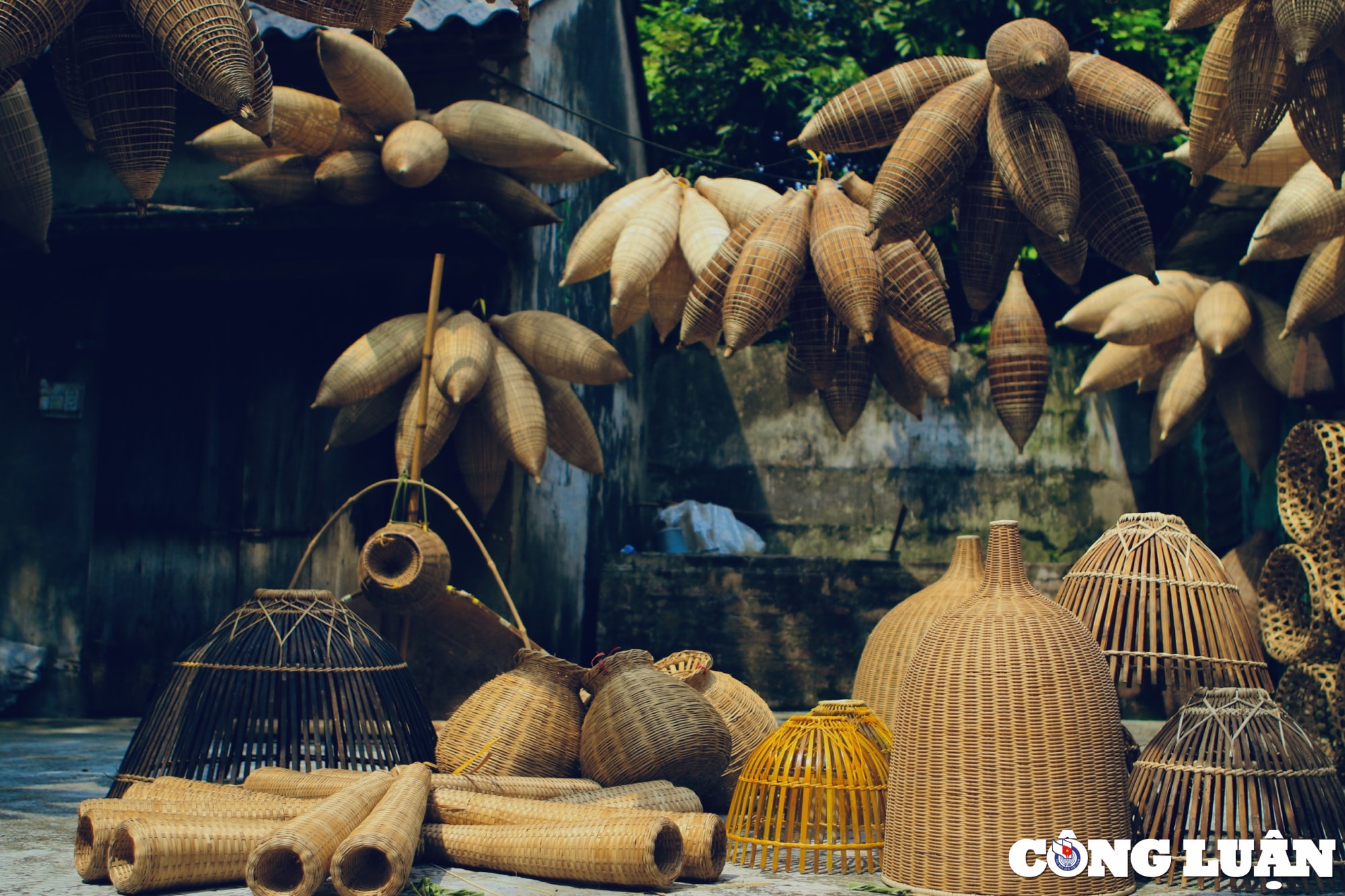ghe tham lang nghe dan do 200 tuoi o hung yen hinh 8