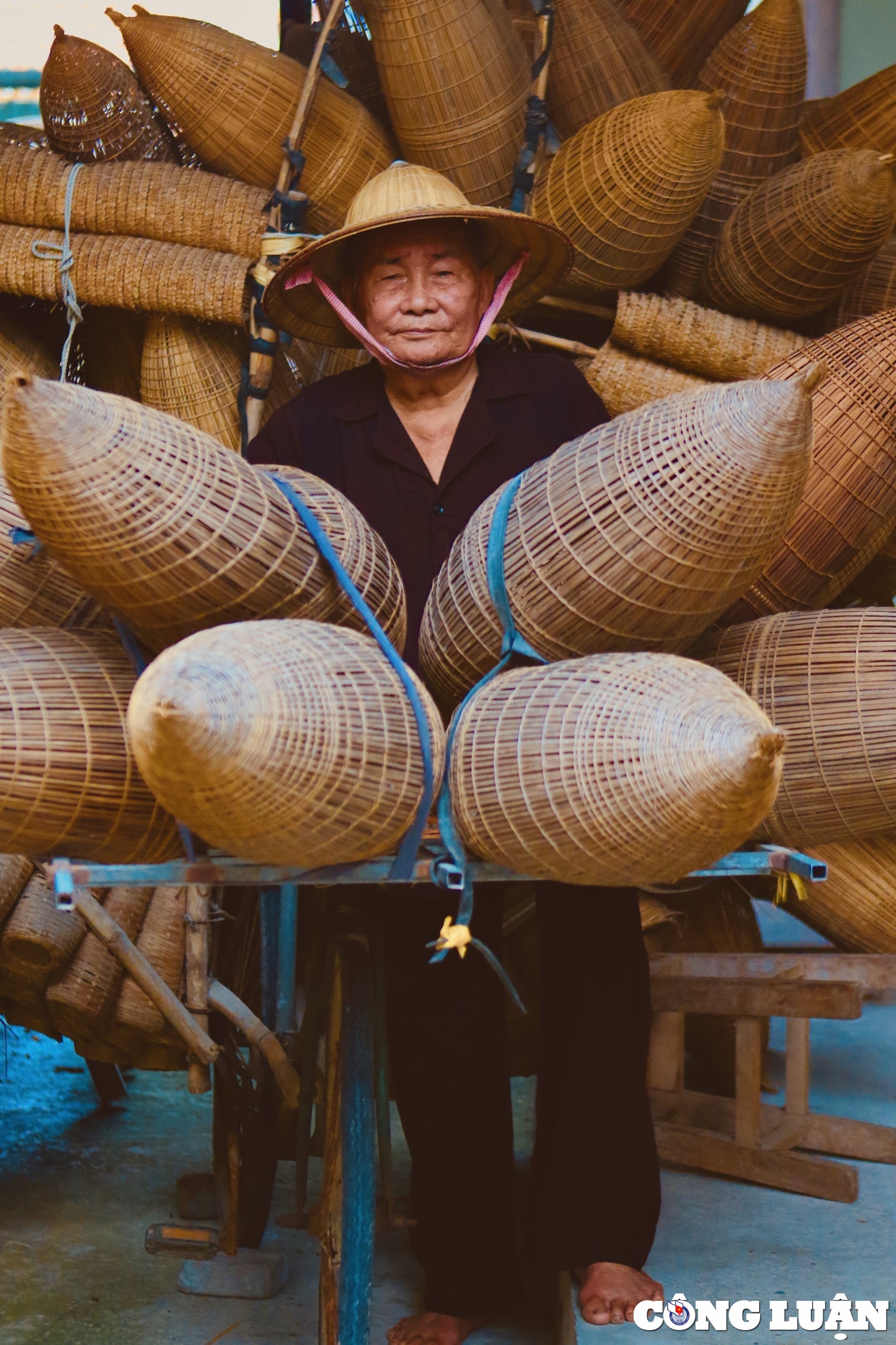 ghe tham lang nghe dan do 200 tuoi o hung yen hinh 7