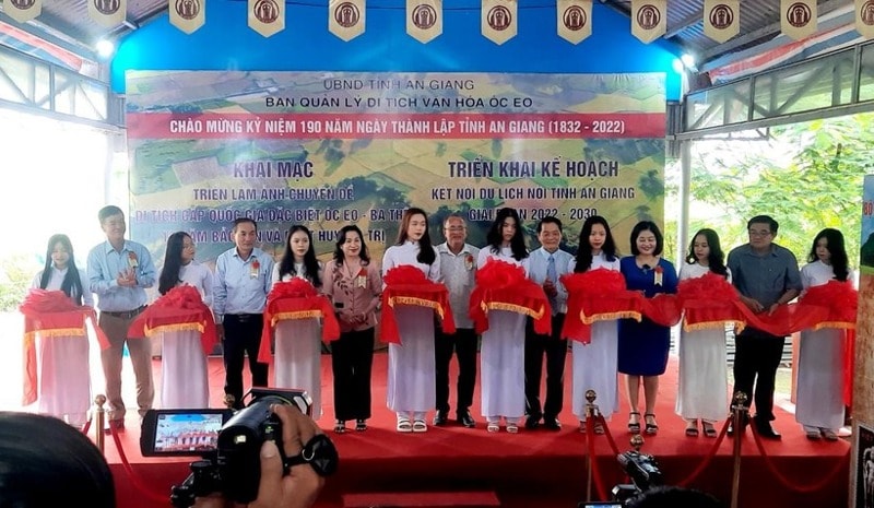 trung bay hinh anh tu lieu quy ve nen van minh oc eo hinh 1