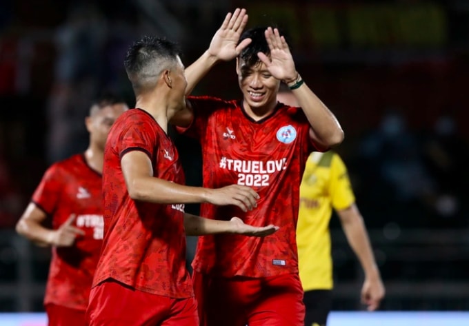 vietnam all stars thua 1 4 dortmund o tran giao huu tren san thong nhat hinh 5
