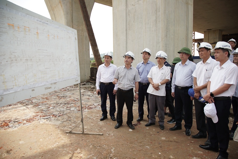 gan 50 hoi vien nha bao di thuc te cac cong trinh trong diem tai thanh pho thai nguyen hinh 1
