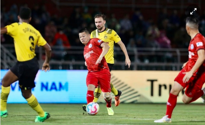 vietnam all stars thua 1 4 dortmund o tran giao huu tren san thong nhat hinh 1