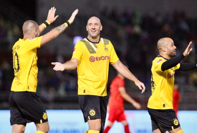 vietnam all stars thua 1 4 dortmund o tran giao huu tren san thong nhat hinh 6