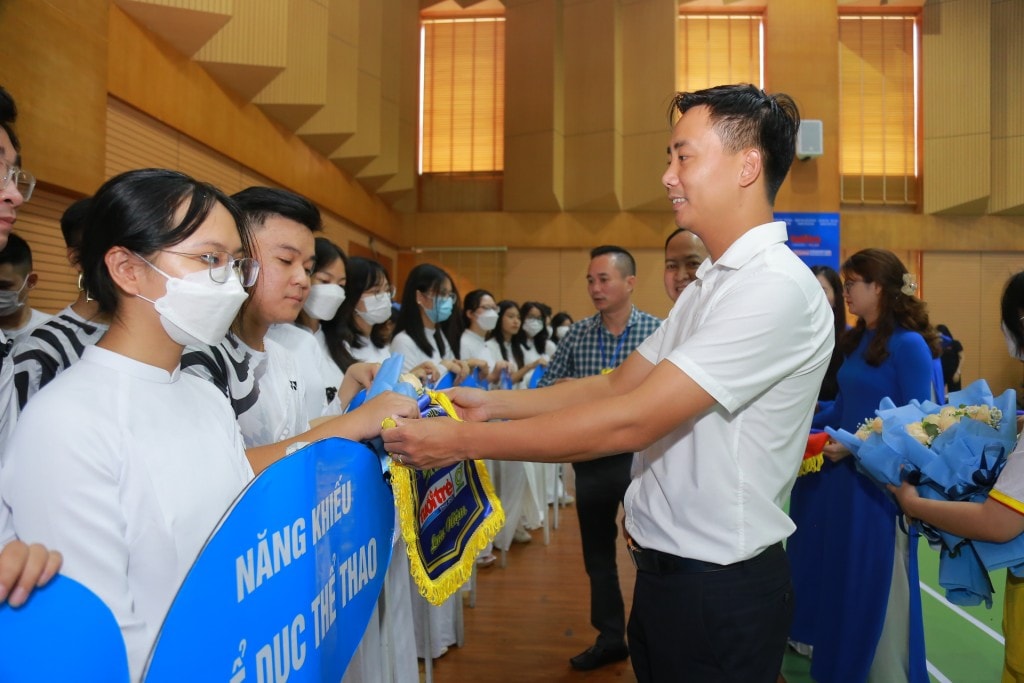 khai mac giai cau long hoc sinh sinh vien tp ha noi mo rong tranh cup bao tuoi tre thu do lan thu ix hinh 2