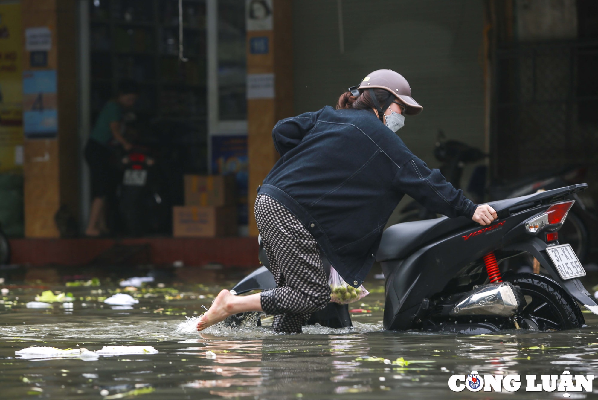 nghe an cho vinh ngap sau sau mua lon hinh 17