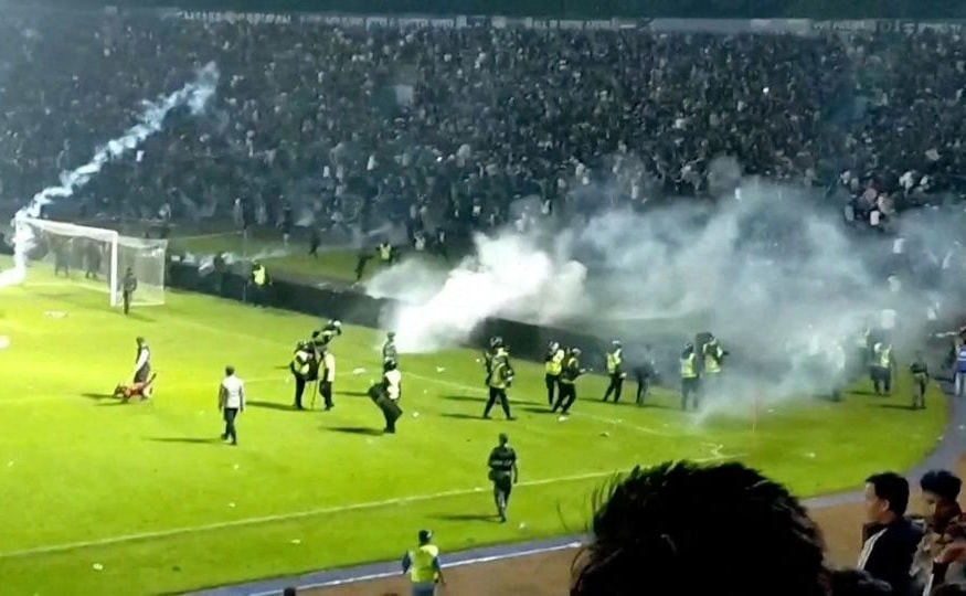 tham kich bong da indonesia 174 nguoi thiet mang ca the gioi bang hoang hinh 3