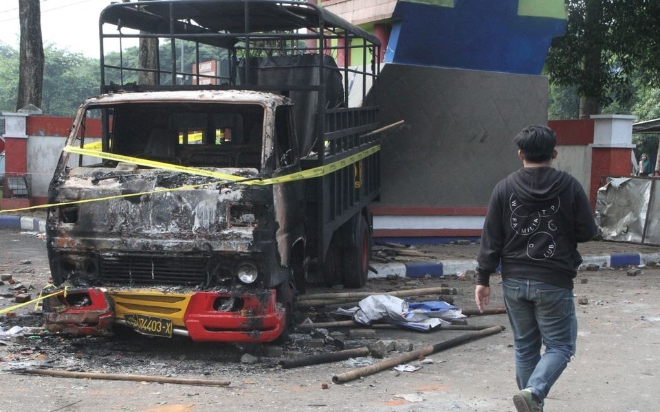 tham kich bong da indonesia 174 nguoi thiet mang ca the gioi bang hoang hinh 6