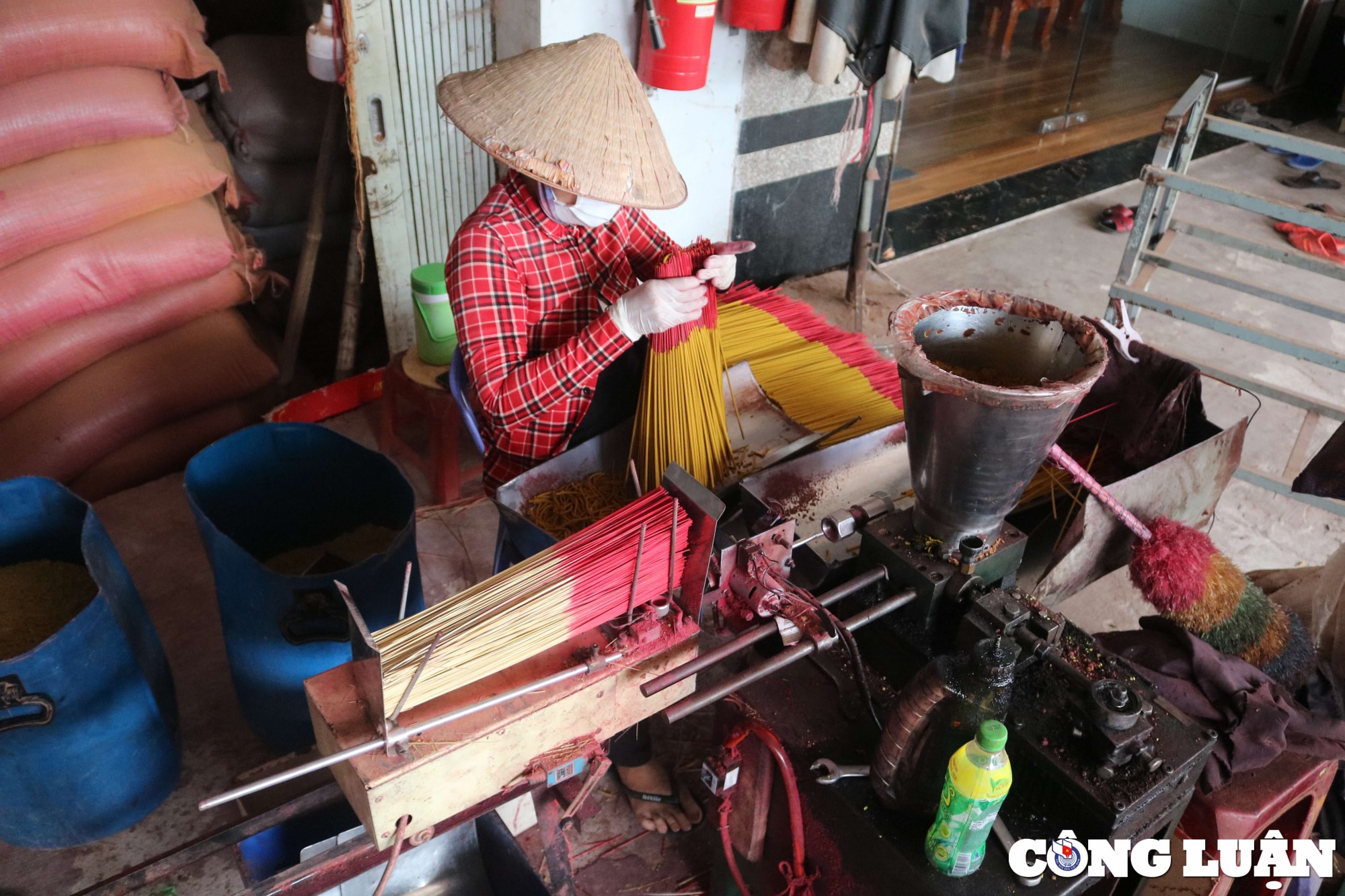 ve an giang ghe tham lang nghe nhang hinh 1