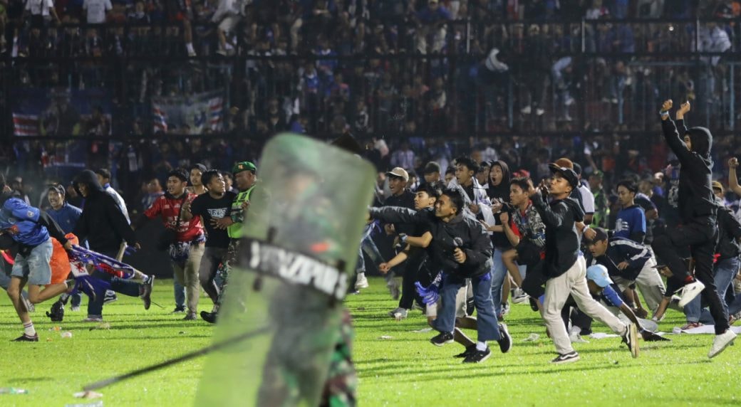 hon 300 nguoi thuong vong trong vu giam dap tai svd bong da o indonesia hinh 1