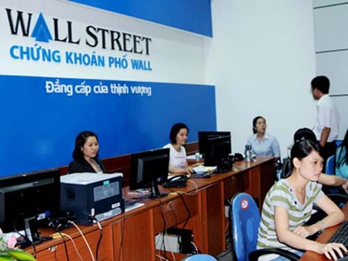 chung khoan pho wall wss bi uy ban chung khoan nha nuoc phat 175 trieu dong hinh 1