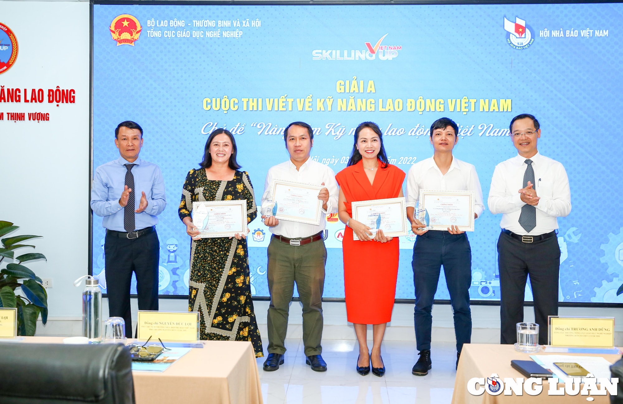 30 tac pham duoc vinh danh tai cuoc thi viet ve nang tam ky nang lao dong viet nam hinh 1