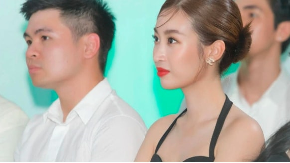 hoa hau do my linh se len xe hoa voi chu tich ha noi fc ngay 23 10 hinh 2