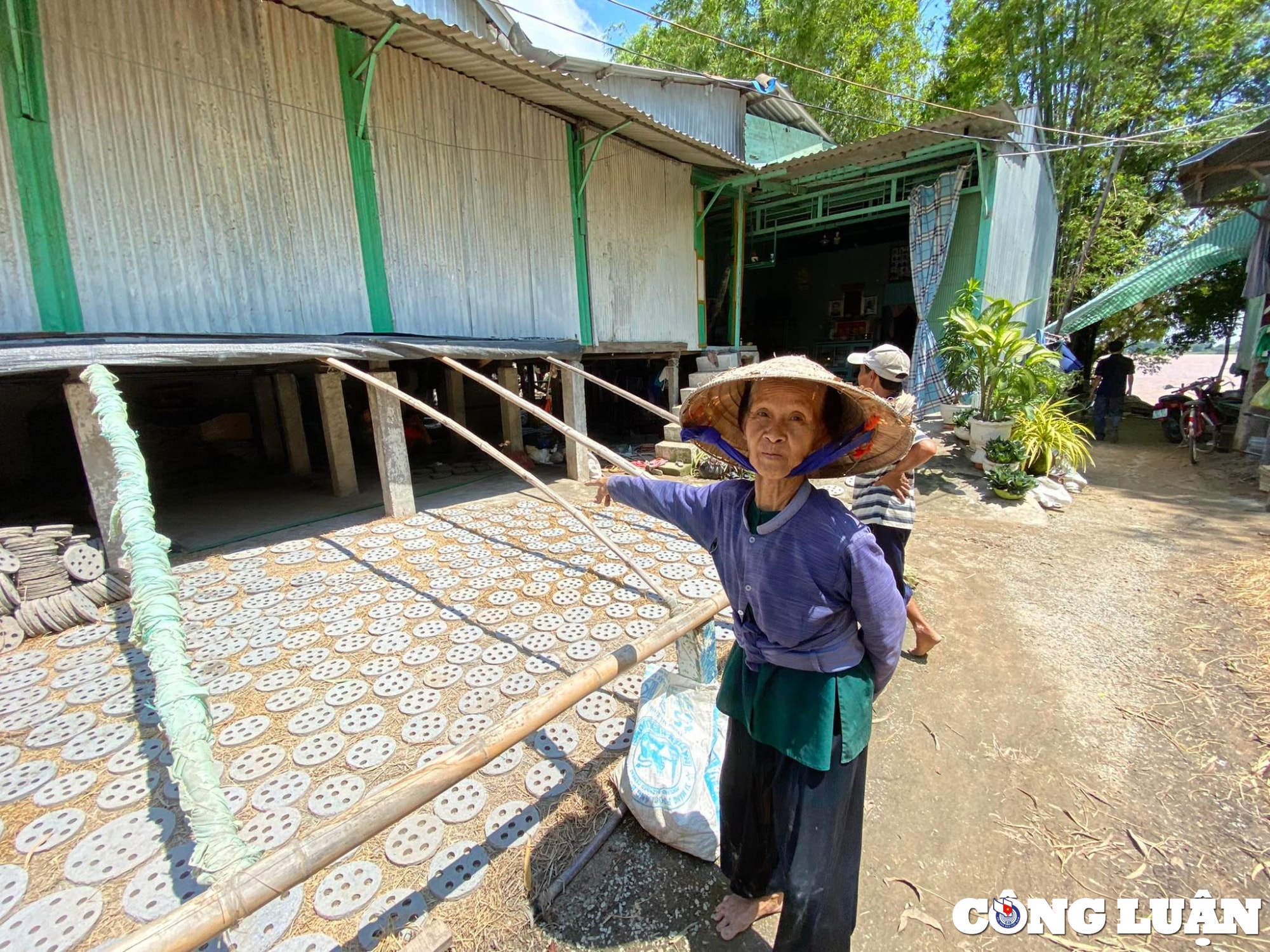 lang nghe duc lo bang dat set tai an giang noi lo bi mai mot hinh 12