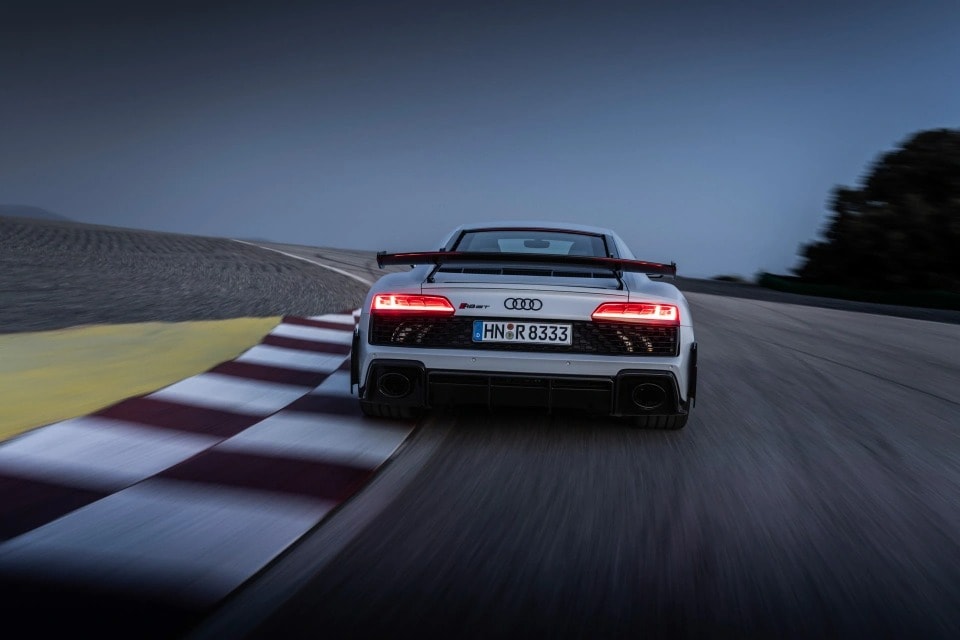 kham pha mau xe audi r8 gt rwd  phien ban cuoi cung dung dong co hut khi tu nhien hinh 8