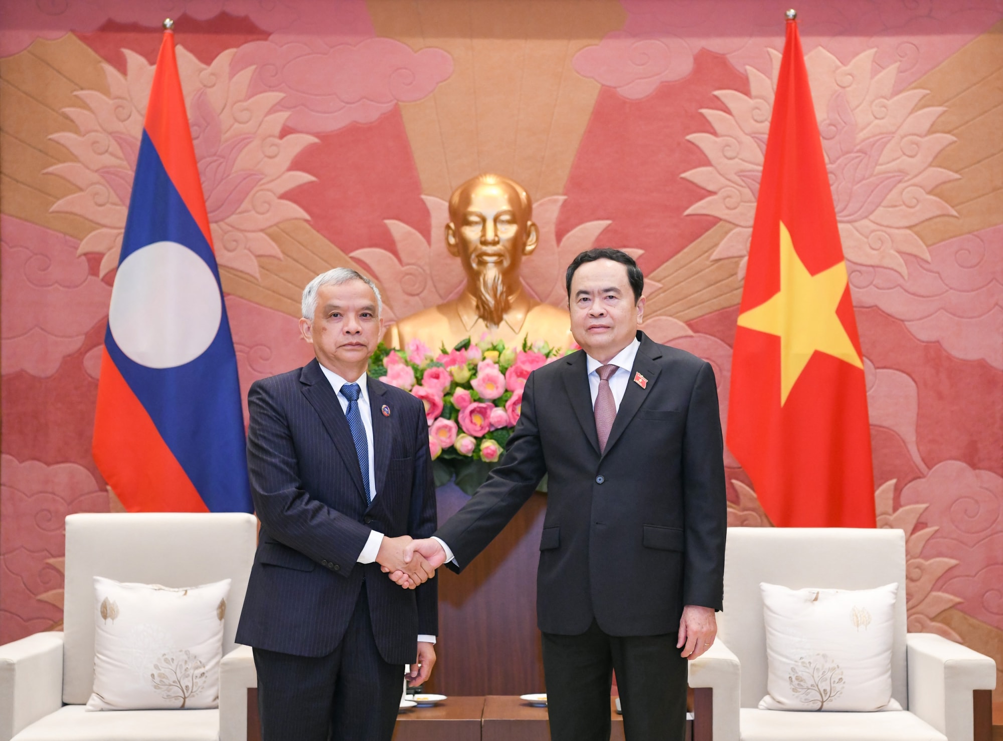 thuc day cung co quan he huu nghi truyen thong viet nam lao hinh 1