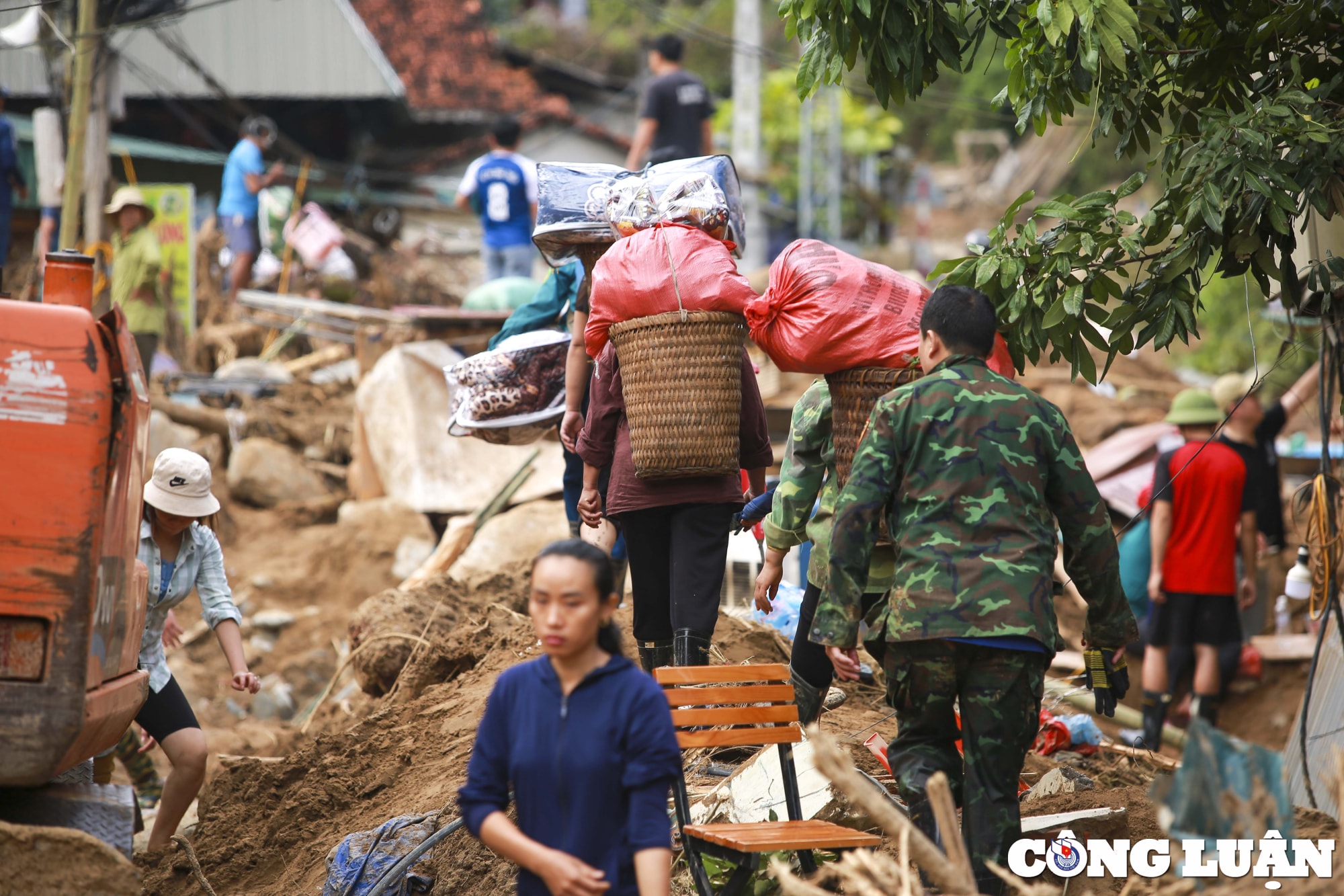 bai 3 nghe an nang len nguoi dan loi bun vuot lu di nhan qua ho tro hinh 2