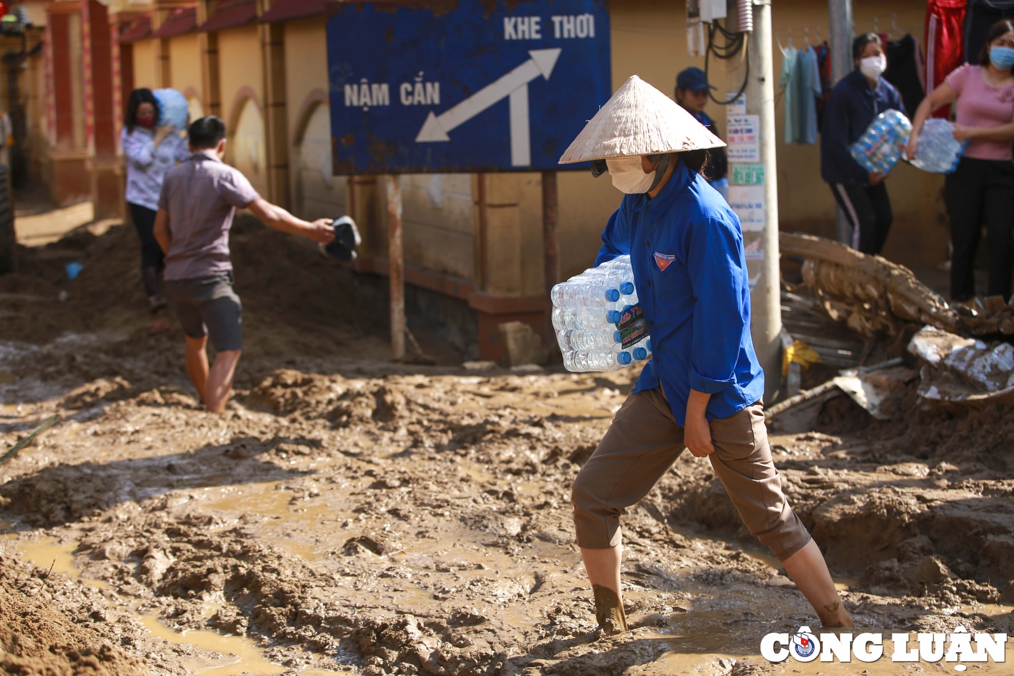 bai 3 nghe an nang len nguoi dan loi bun vuot lu di nhan qua ho tro hinh 9