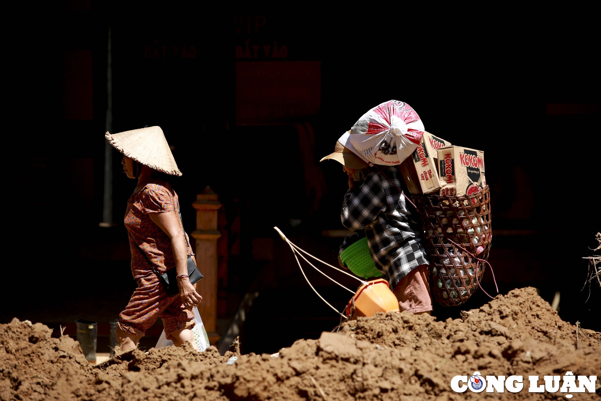 bai 3 nghe an nang len nguoi dan loi bun vuot lu di nhan qua ho tro hinh 4