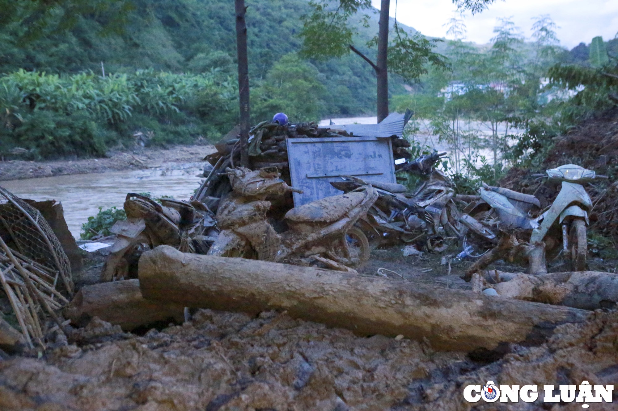 nghe an thong xe quoc lo 7 nhieu ho dan quay ve nha o van nom nop lo so hinh 3