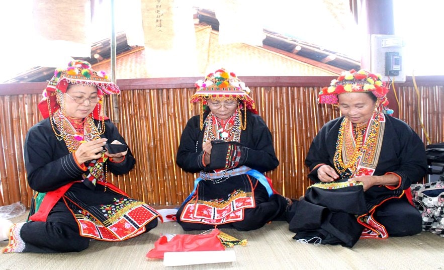 trieu thi binh nu nghe nhan tieu bieu giu hon cho van hoa nguoi dao hinh 1