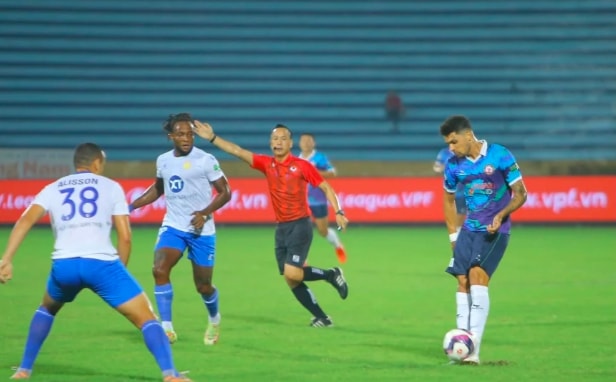 thang nam dinh 2 0 binh dinh tro lai cuoc dua ngoi vo dich vleague 2022 hinh 2
