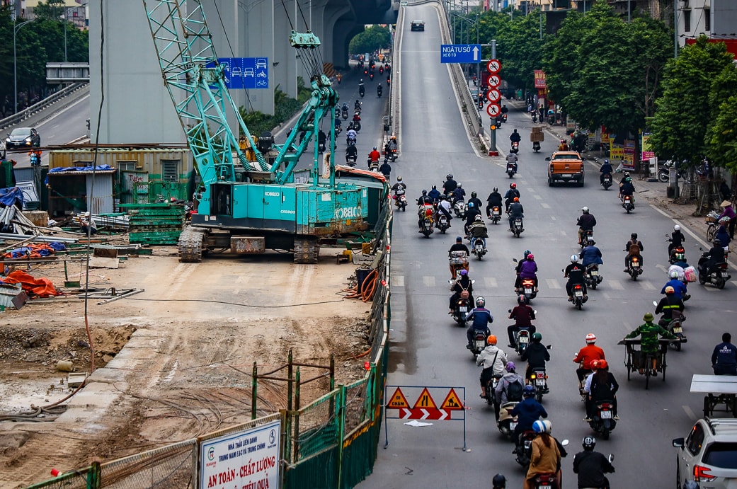 phuong tien di the nao khi to chuc lai giao thong duong truong chinh dai la minh khai hinh 1