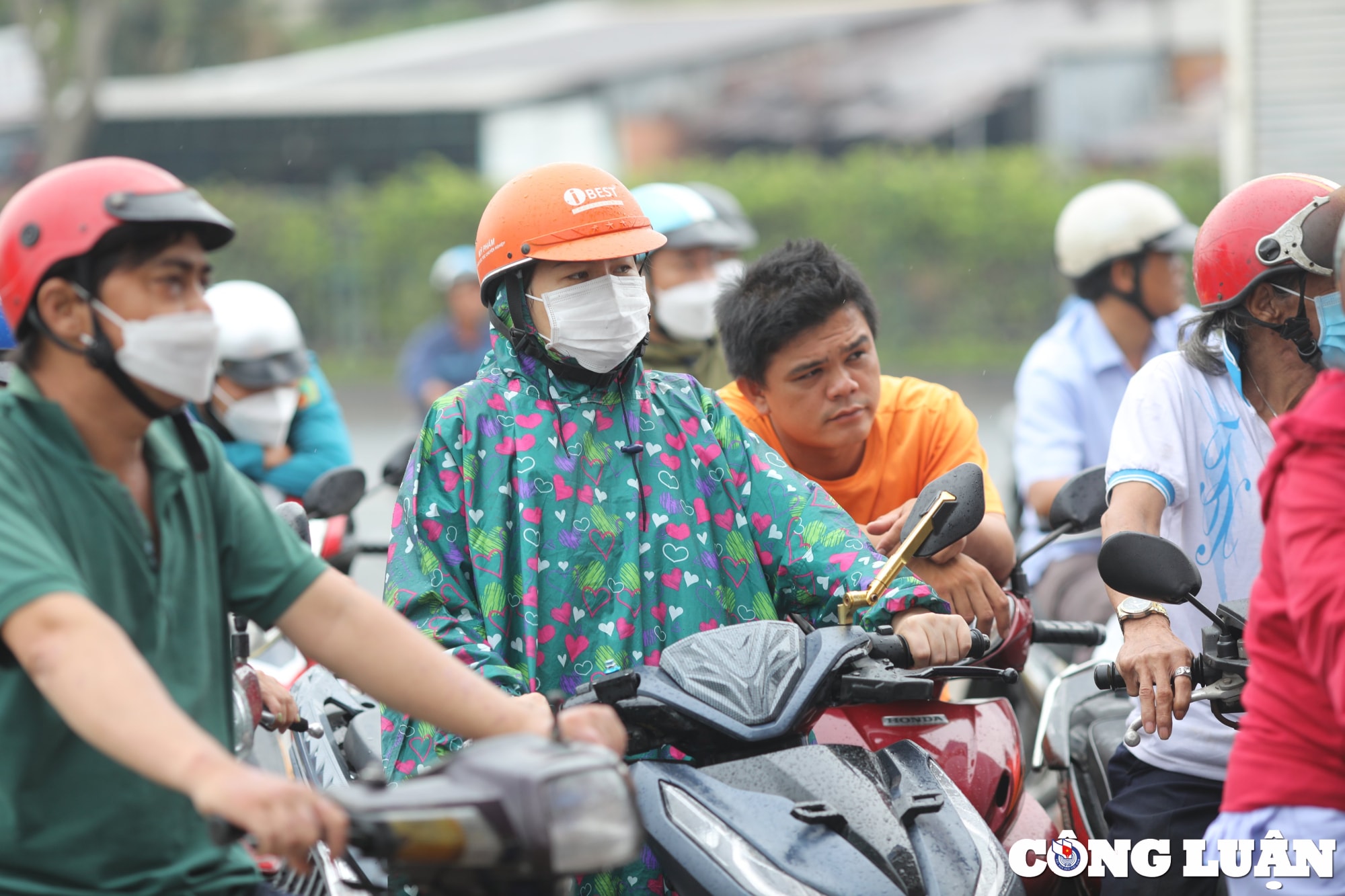 hang loat cua hang treo bang het xang nguoi dan mon moi tim noi do hinh 7