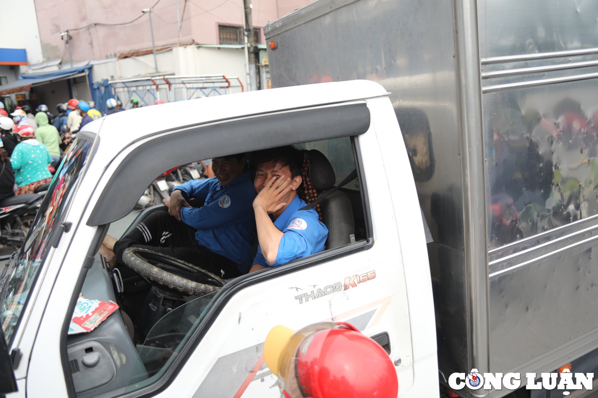 hang loat cua hang treo bang het xang nguoi dan mon moi tim noi do hinh 9