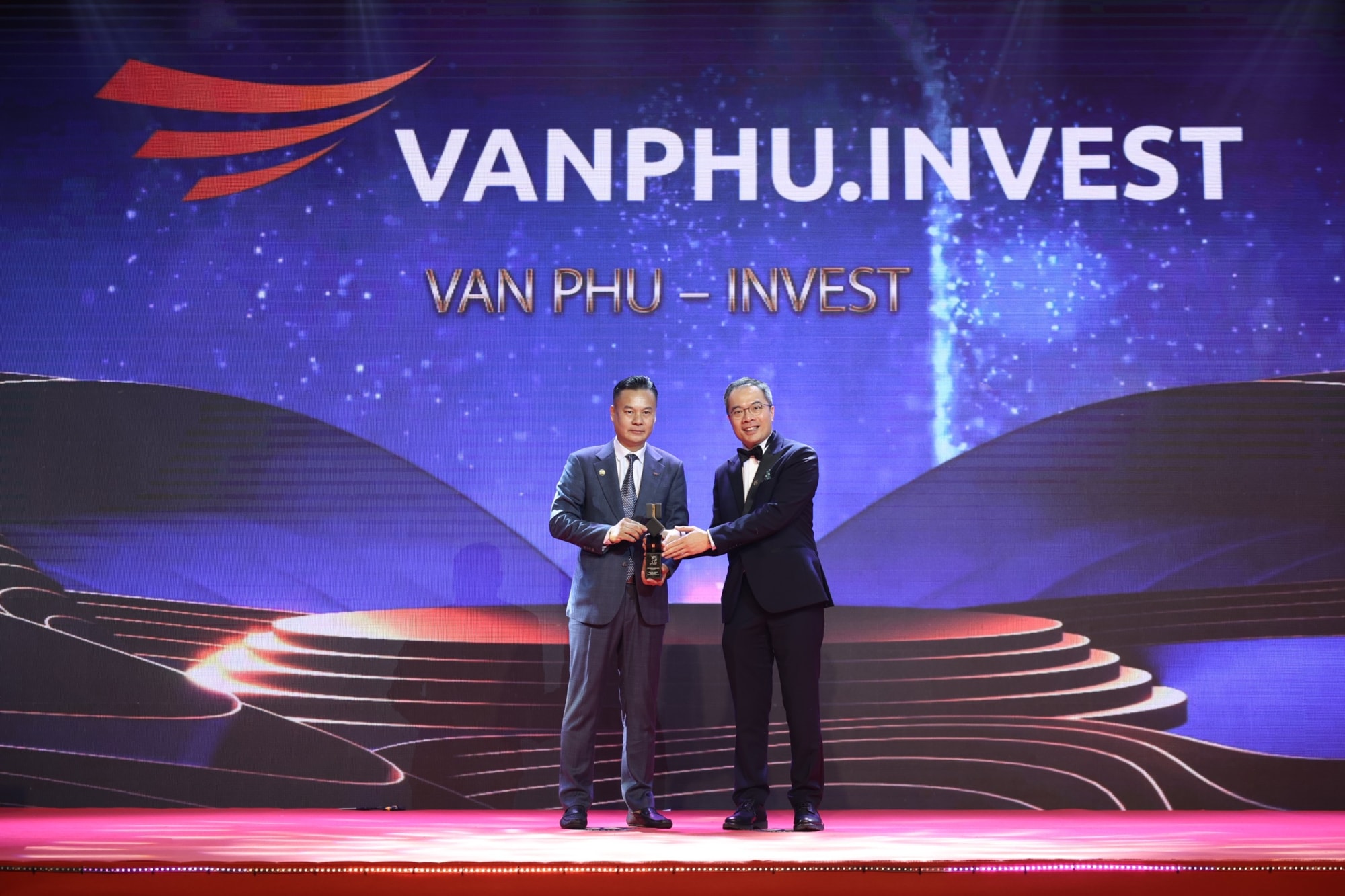 van phu invest duoc vinh danh doanh nghiep xuat sac chau a tai le trao giai apea 2022 hinh 1