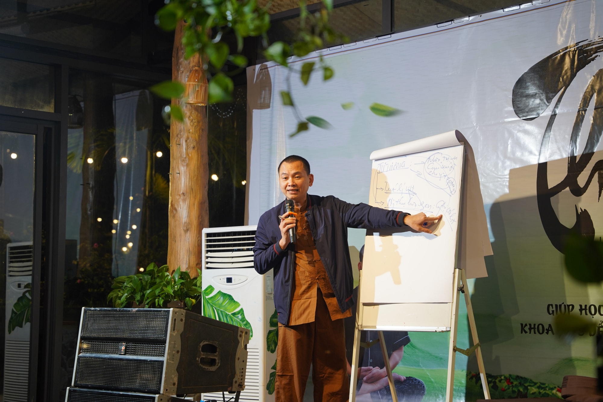 thoi ky chuyen giao quyen luc cho cac thai tu doanh nghiep dieu lao dai con ngai hinh 2