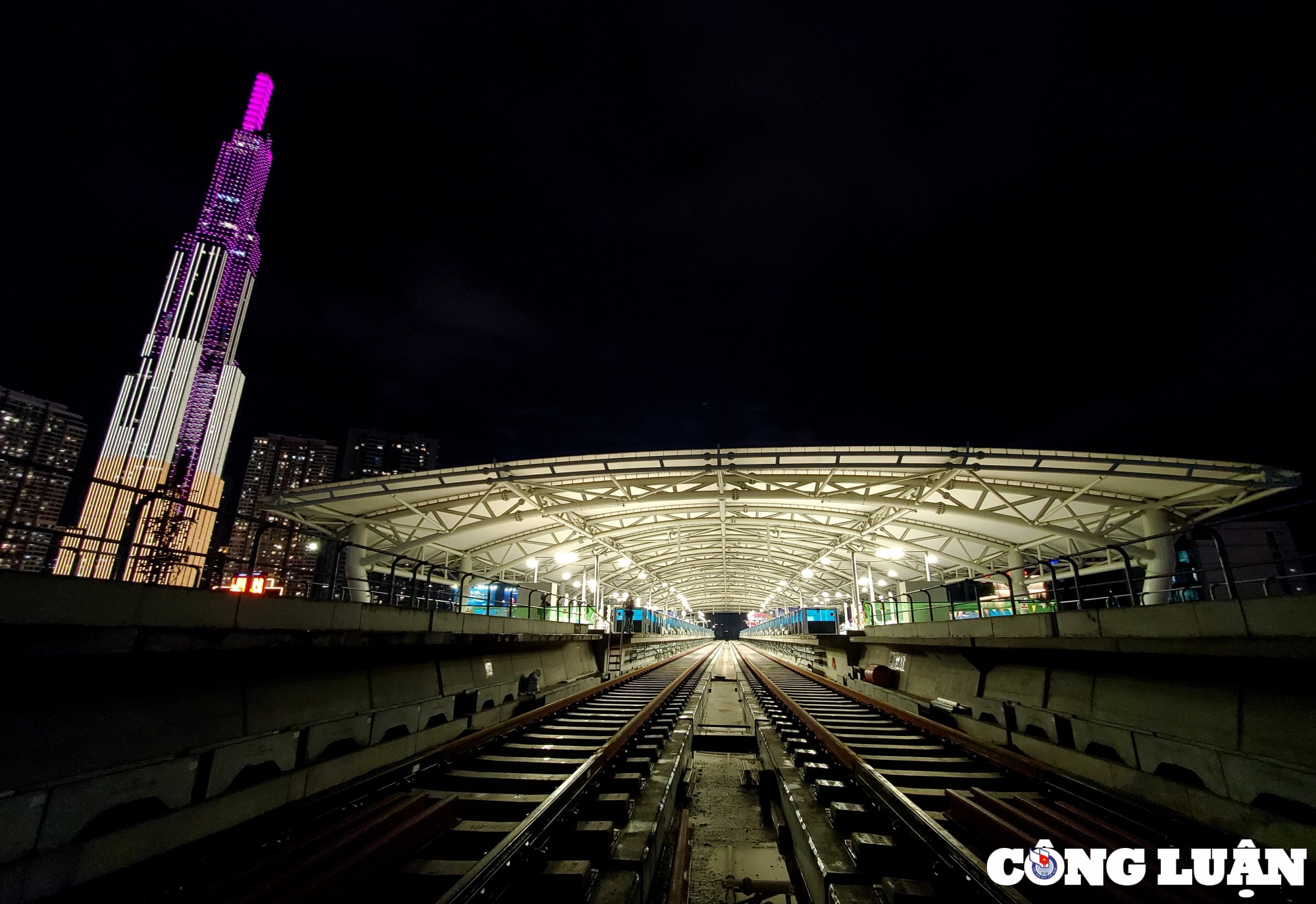 ben trong nha ga doc dao nhat cua tuyen metro so 1 ben thanh suoi tien hinh 1