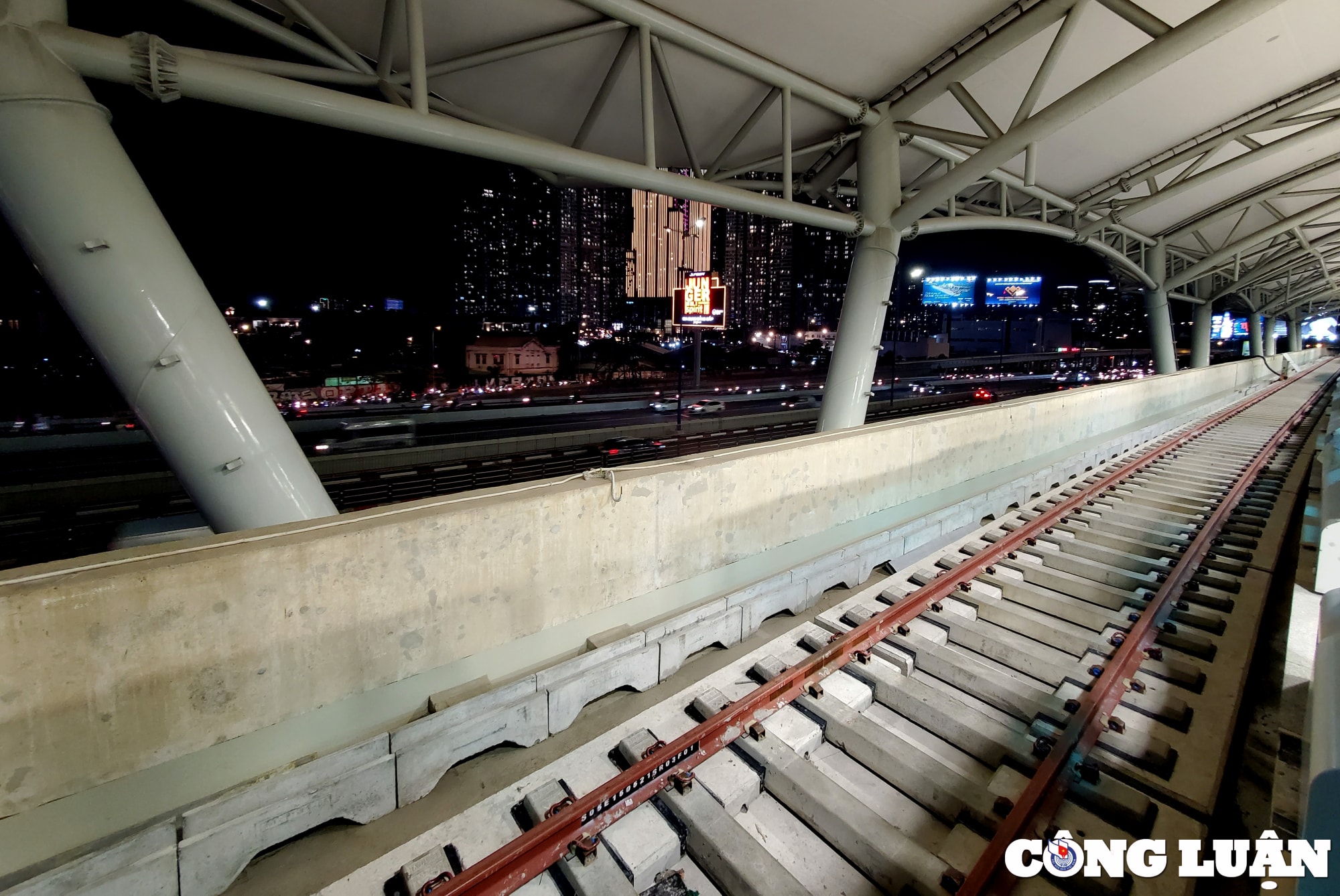 ben trong nha ga doc dao nhat cua tuyen metro so 1 ben thanh suoi tien hinh 13