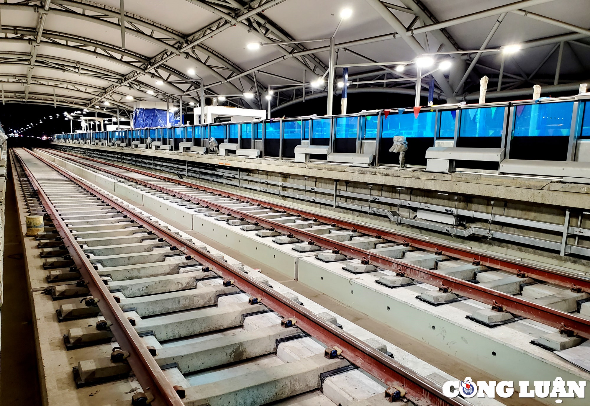 ben trong nha ga doc dao nhat cua tuyen metro so 1 ben thanh suoi tien hinh 2