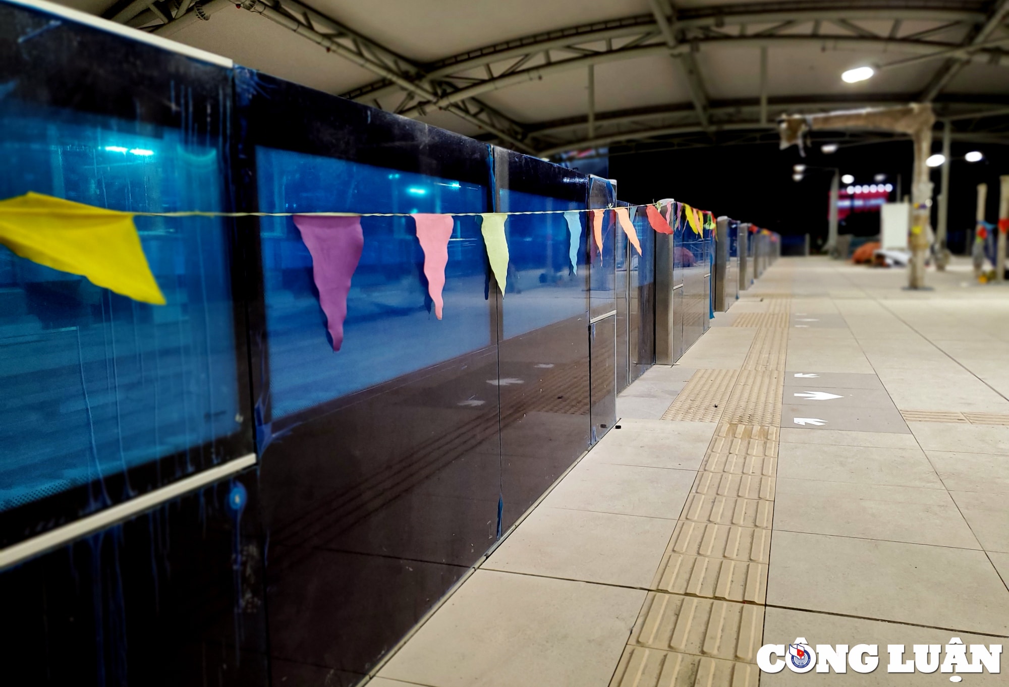 ben trong nha ga doc dao nhat cua tuyen metro so 1 ben thanh suoi tien hinh 6