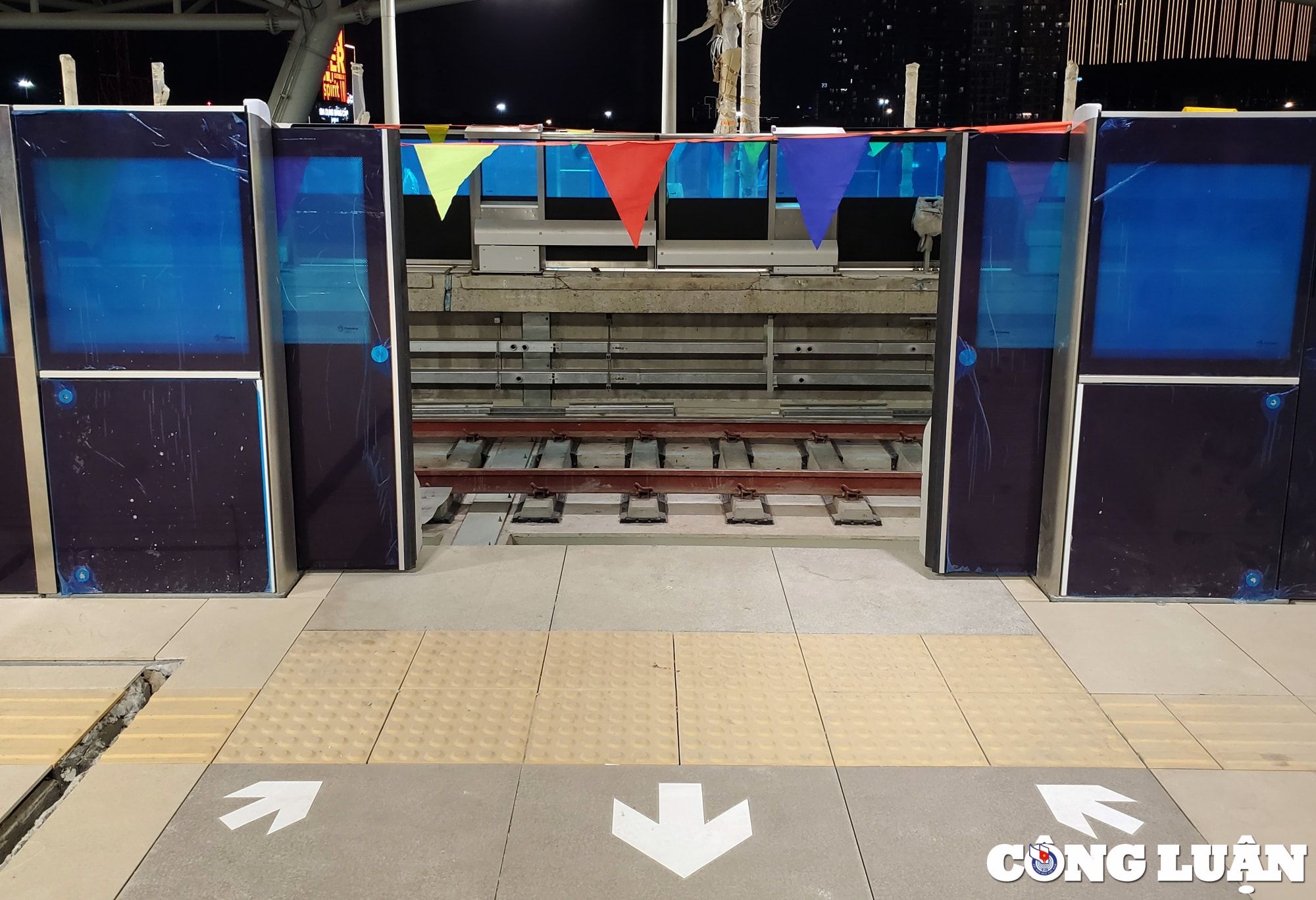 ben trong nha ga doc dao nhat cua tuyen metro so 1 ben thanh suoi tien hinh 7