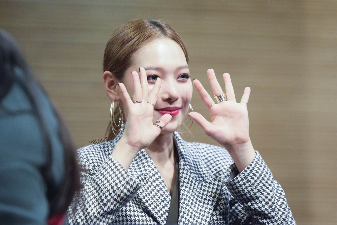 ban tay chu m o nu gioi co y nghia gi tot hay xau hinh 3