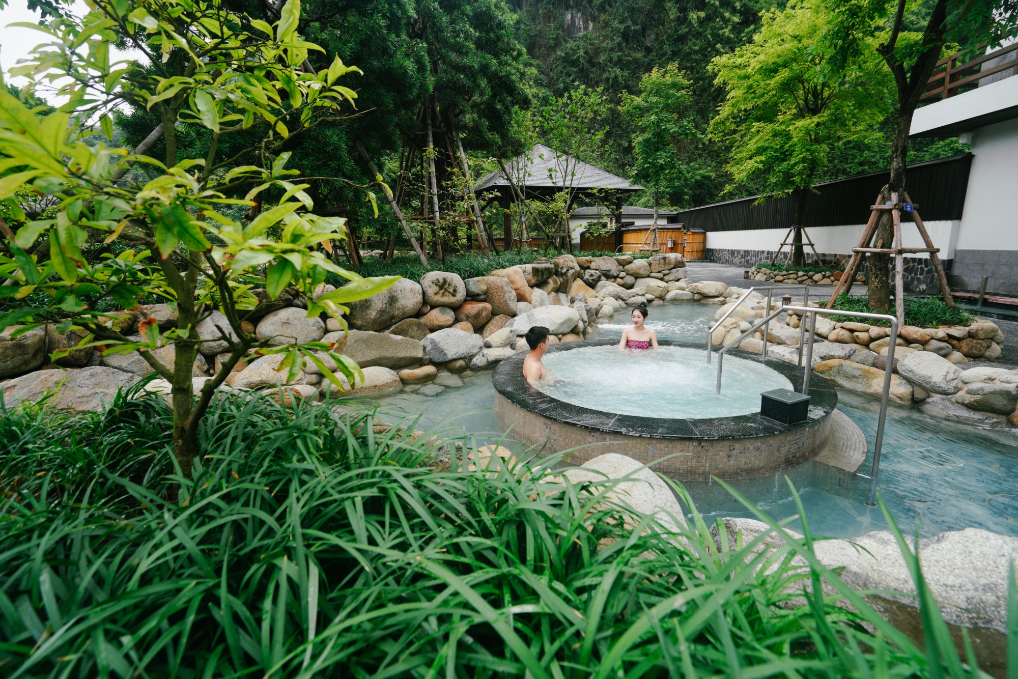den yoko onsen quang hanh de tim ve suoi nguon thanh xuan hinh 1