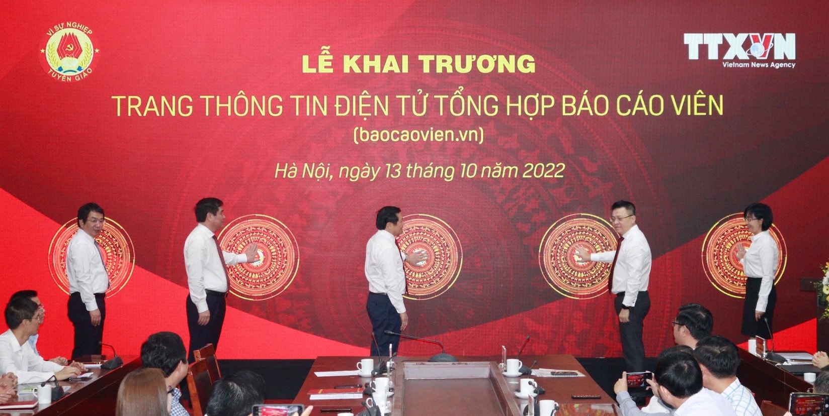 ban tuyen giao tw khai truong trang thong tin dien tu tong hop bao cao vien hinh 1