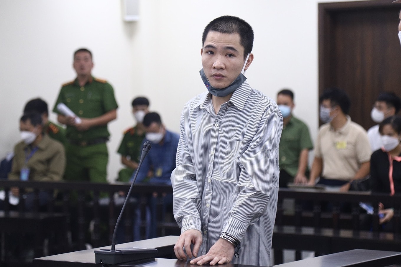 de nghi tu hinh ke dong dinh vao dau be gai 3 tuoi o ha noi hinh 1