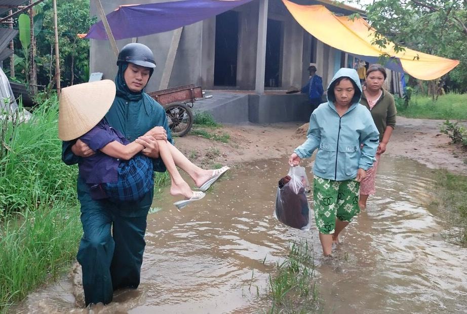 de phong mua lu tinh thua thien hue cho hoc sinh nghi hoc tu chieu 14 10 hinh 1