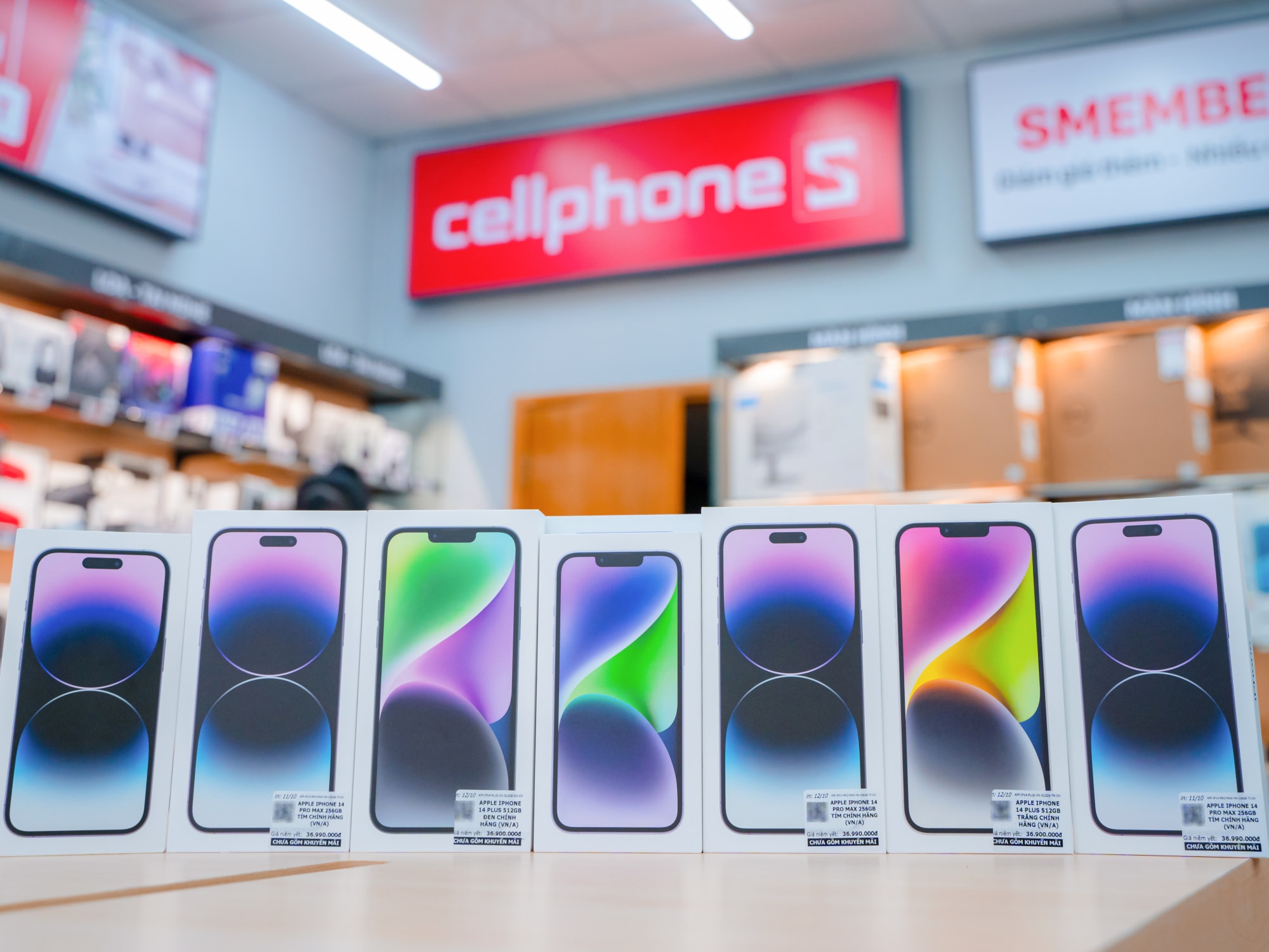 iphone 14 pro max chay hang ngay trong ngay dau mo ban tai viet nam hinh 1