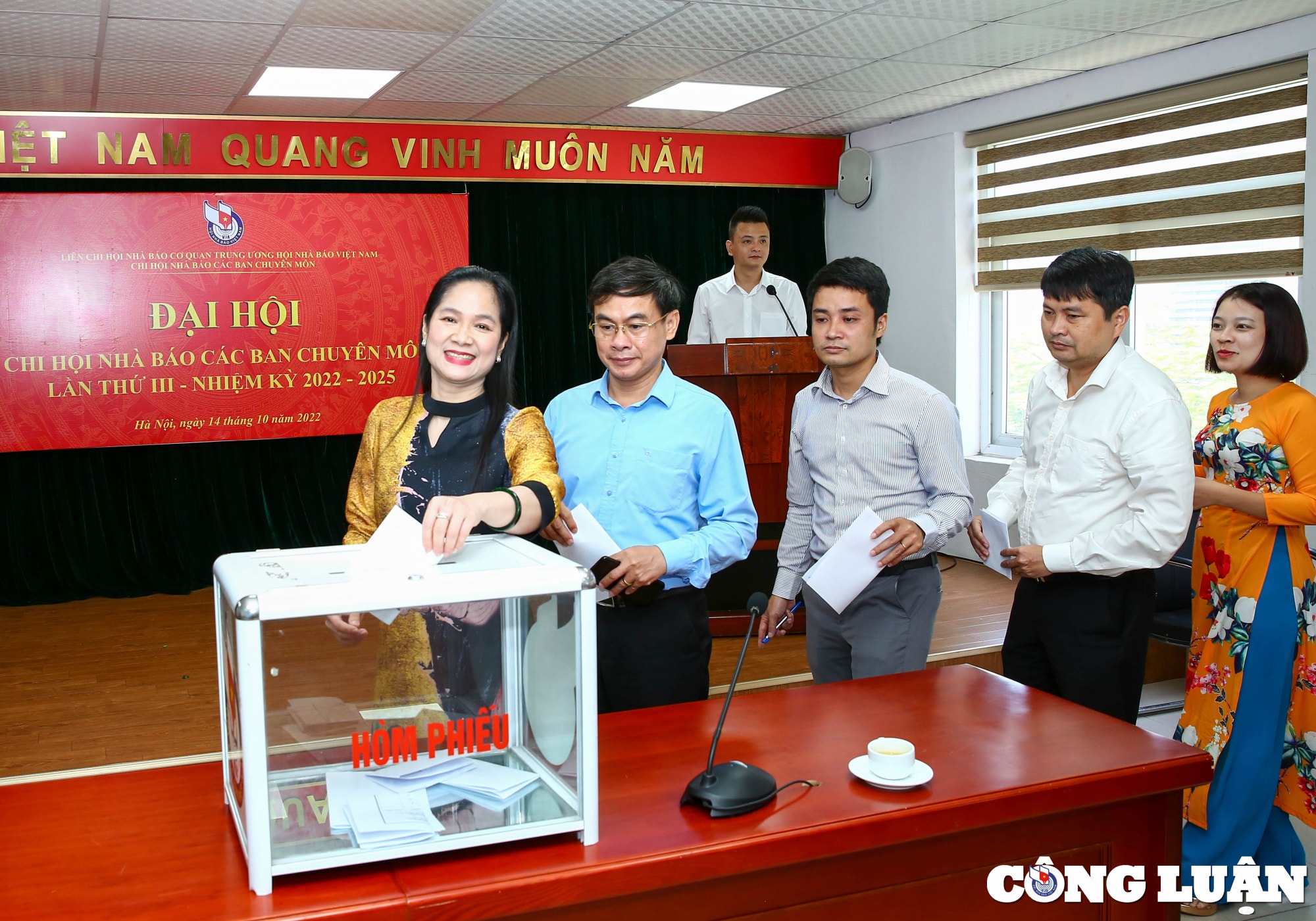 no luc phan dau tiep tuc doi moi nang cao ky cuong nang luc hoan thanh tot nhiem vu hinh 4