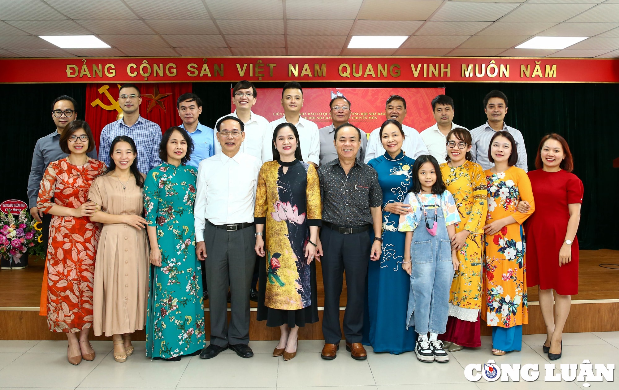 no luc phan dau tiep tuc doi moi nang cao ky cuong nang luc hoan thanh tot nhiem vu hinh 10