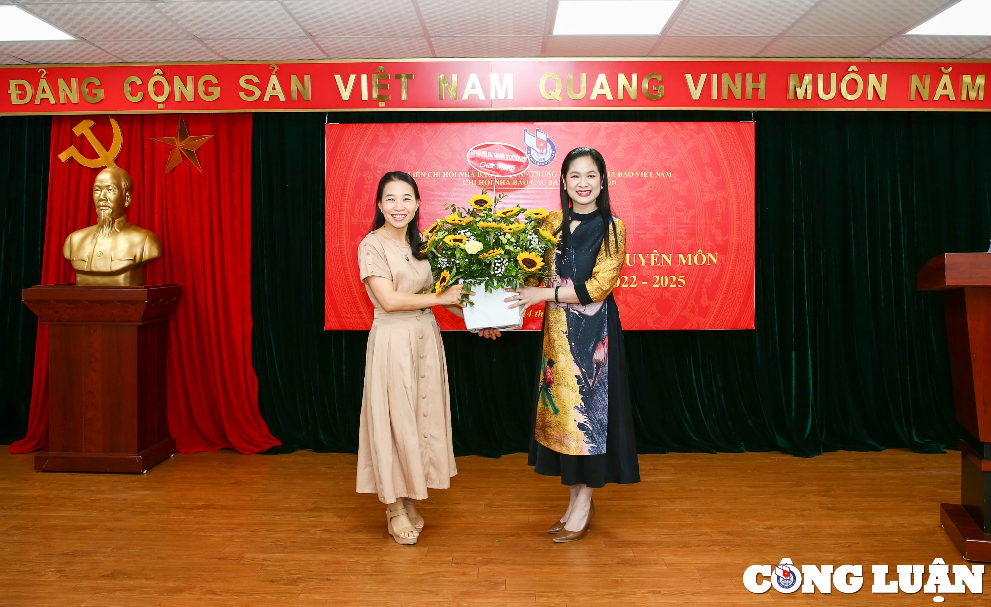 no luc phan dau tiep tuc doi moi nang cao ky cuong nang luc hoan thanh tot nhiem vu hinh 8