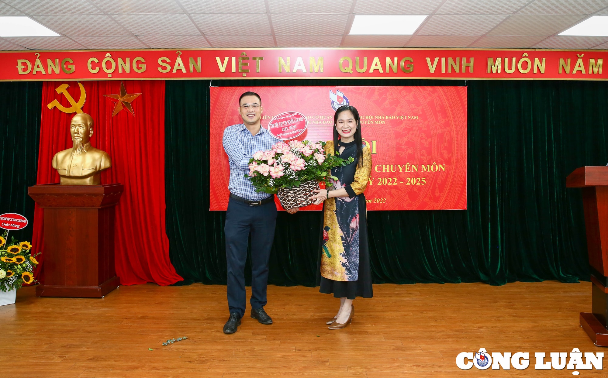 no luc phan dau tiep tuc doi moi nang cao ky cuong nang luc hoan thanh tot nhiem vu hinh 9