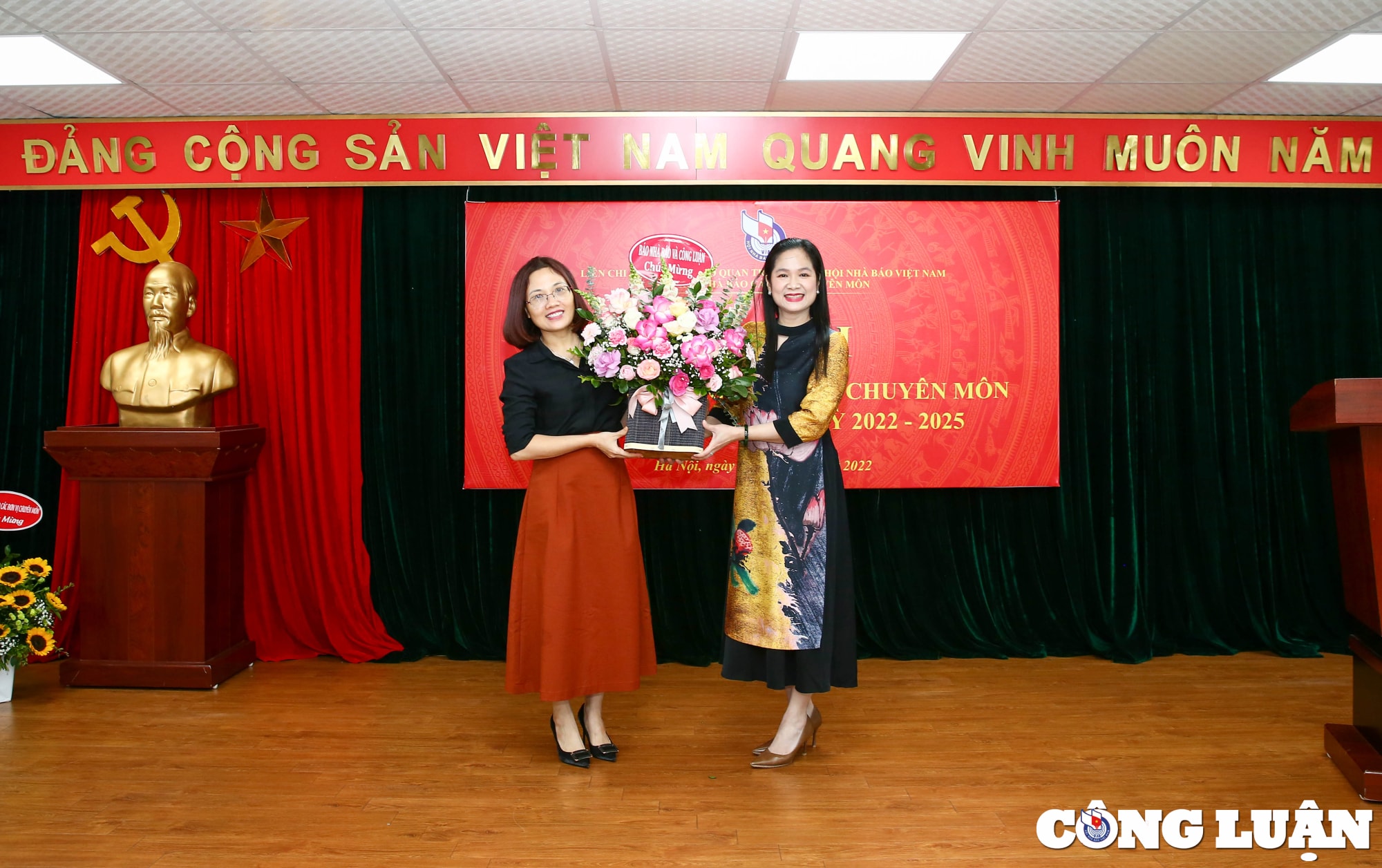 no luc phan dau tiep tuc doi moi nang cao ky cuong nang luc hoan thanh tot nhiem vu hinh 6
