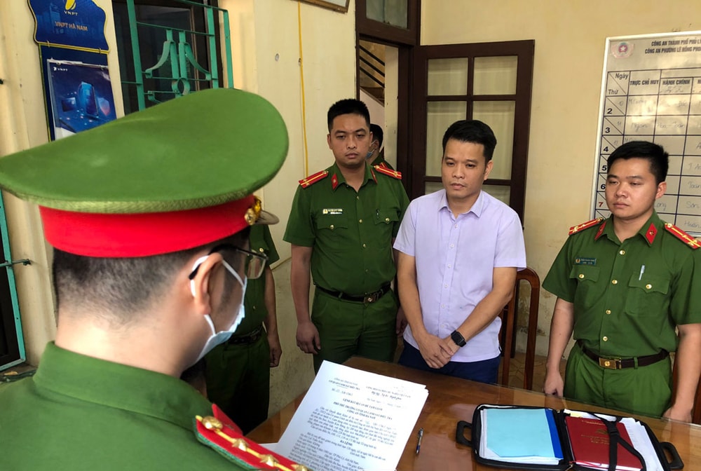 ha nam chu tich thi tran ba sao bi bat vi vi pham ve quan ly dat dai hinh 1