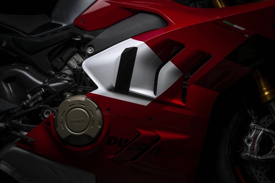 ducati panigale v4 r 2023 co cong suat hon 240 ma luc hinh 6