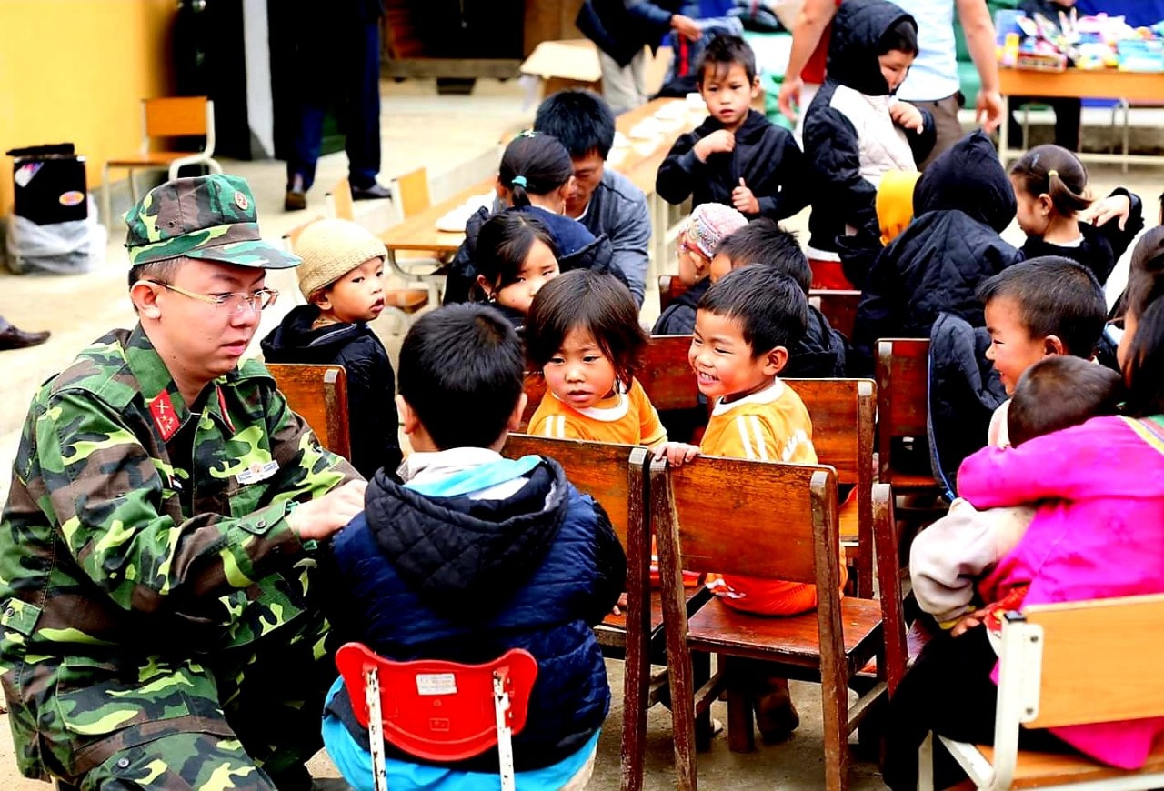 nha bao hoang truong giang tu thien chang chung to minh dac biet hay minh gioi dau hinh 1