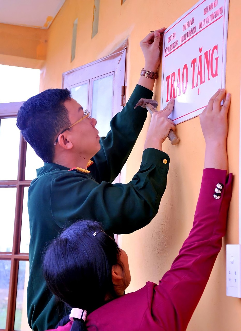 nha bao hoang truong giang tu thien chang chung to minh dac biet hay minh gioi dau hinh 11